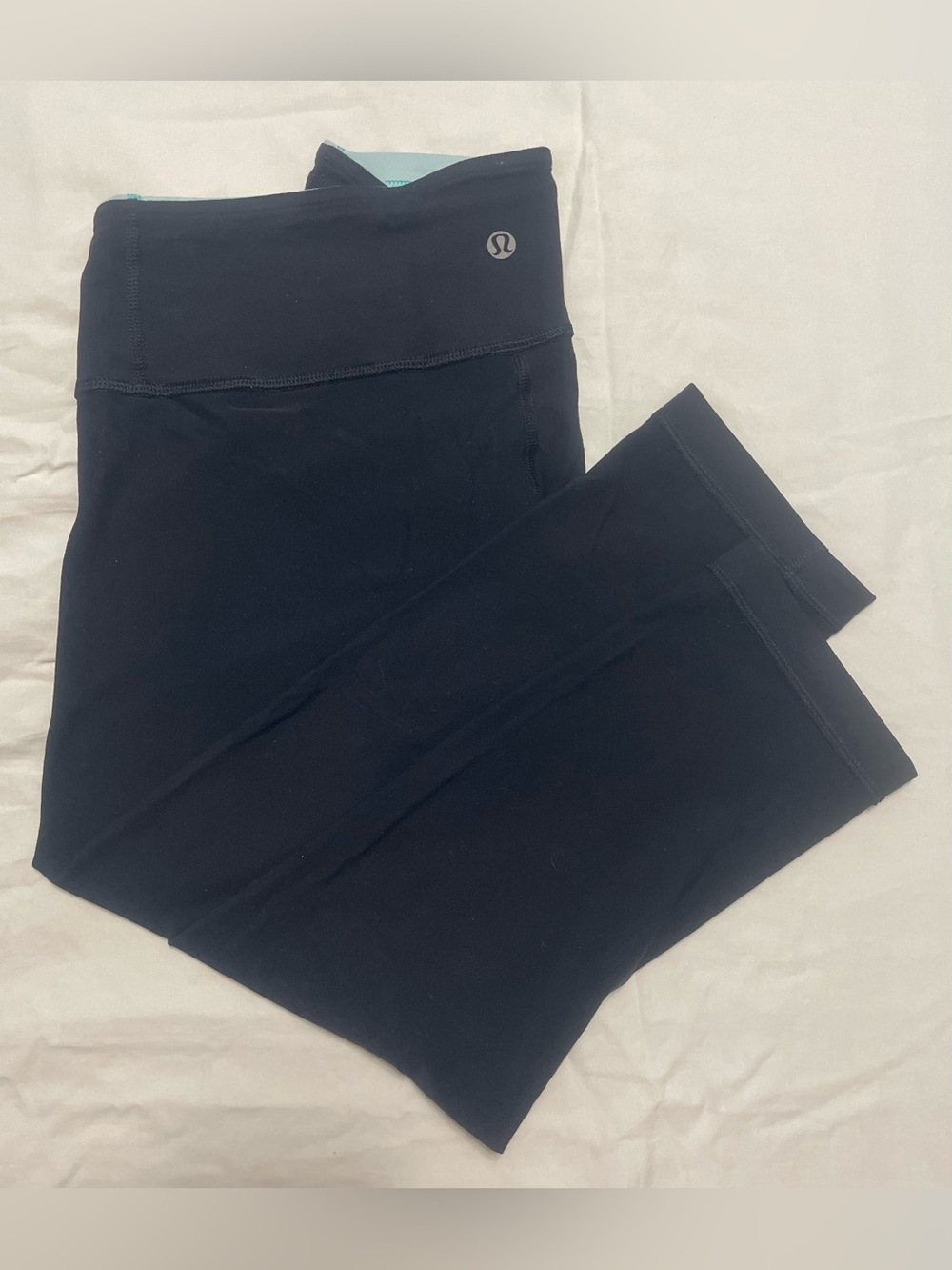 Lululemon Black Capri Leggings Aqua Waistband Trim Size 4 (Approx)